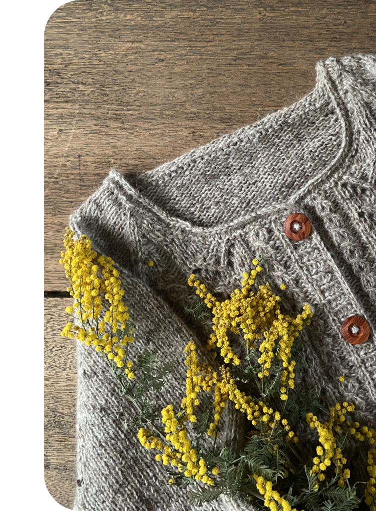 セーターとミモザ